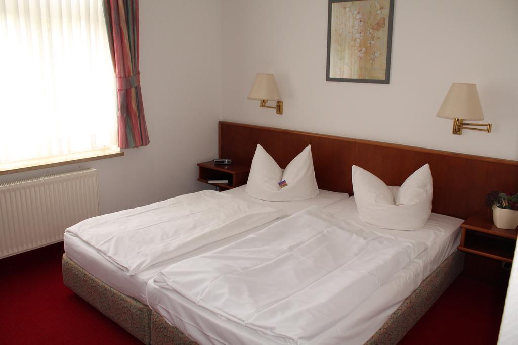 Hotel Fuersteneck Bernburg Room photo